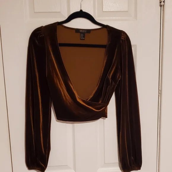 Top - Picture 2 of 3